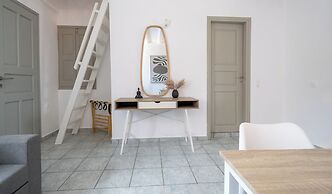 Oia's Square Residences