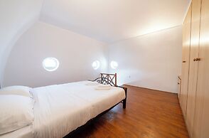 Oia's Square Residences