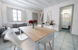Oia's Square Residences