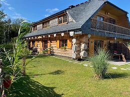 Comfortable Apartment, 2 Levels, Close to Beach