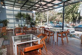 Mojarra Condo Boutique