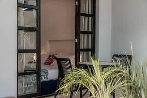 Mojarra Condo Boutique