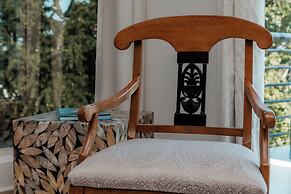 Mojarra Condo Boutique