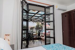 Mojarra Condo Boutique