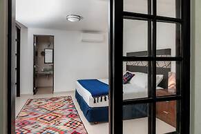 Mojarra Condo Boutique
