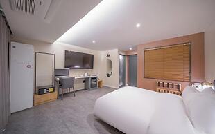 Brown Dot Pohang Yeongildae Beach Branch