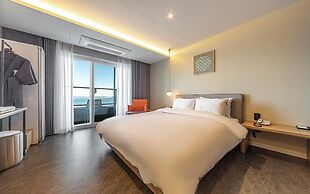 Brown Dot Pohang Yeongildae Beach Branch