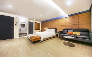 Brown Dot Pohang Yeongildae Beach Branch