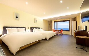 Brown Dot Pohang Yeongildae Beach Branch