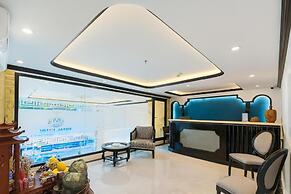 ROYAL HOTEL