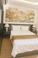 ROYAL HOTEL
