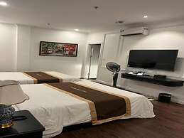 ROYAL HOTEL