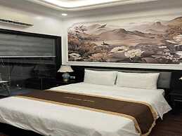ROYAL HOTEL