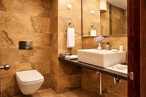 Luxury Hotel Palm Bhimtal