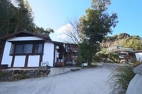 Bungee Inn