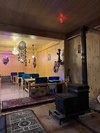 Cafe Kush Tosh And Stay