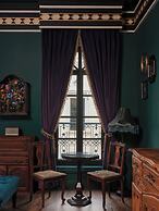 Maison Mystique