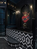 Maison Mystique