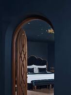 Maison Mystique