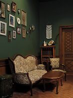Maison Mystique