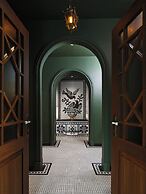 Maison Mystique