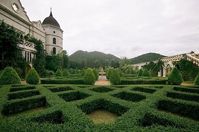 Maison Mystique