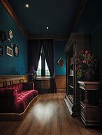 Maison Mystique