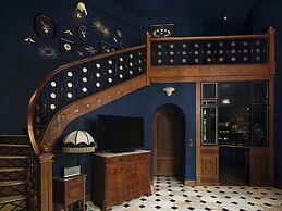 Maison Mystique