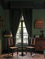 Maison Mystique