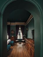 Maison Mystique