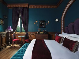Maison Mystique