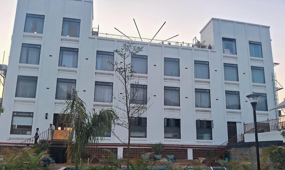 KING'SWAY HOTEL AND RESORT