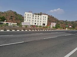 KING'SWAY HOTEL AND RESORT