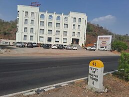 KING'SWAY HOTEL AND RESORT