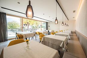 Alpenrose's Dining & Living