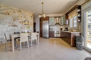 M N Luxury Apartment Sea View