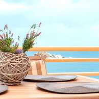 M N Luxury Apartment Sea View