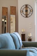 M N Luxury Apartment Sea View