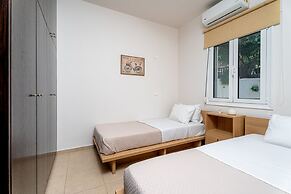 M N Luxury Apartment Sea View