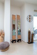 M N Luxury Apartment Sea View