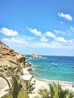 M N Luxury Apartment Sea View