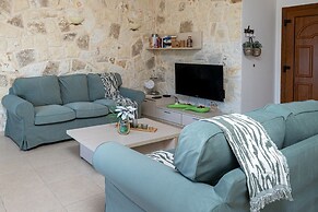 M N Luxury Apartment Sea View