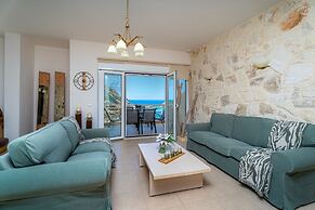 M N Luxury Apartment Sea View