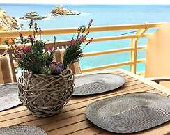 M N Luxury Apartment Sea View