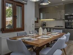D A New Luxury Villa With Private Pool