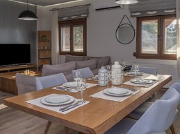 D A New Luxury Villa With Private Pool