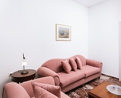Aleksandra City Center House