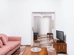 Aleksandra City Center House