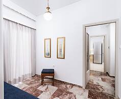 Aleksandra City Center House