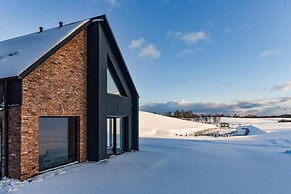 Large Holiday Home With a Jacuzzi on the Terrace